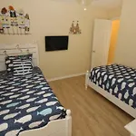 Gorgeous 4 Bed Home In Gated Community! Villa