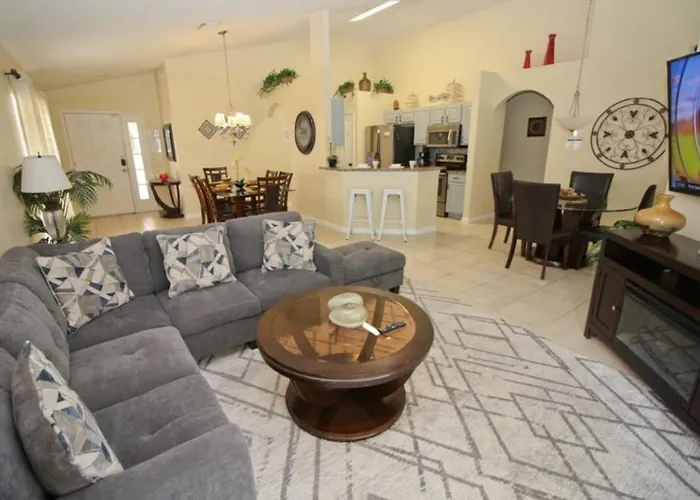 Gorgeous 4 Bed Home In Gated Community! Villa